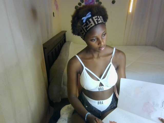 Ambrosiana live cam on BongaCams