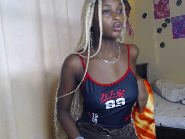 Ambrosiana live cam on BongaCams