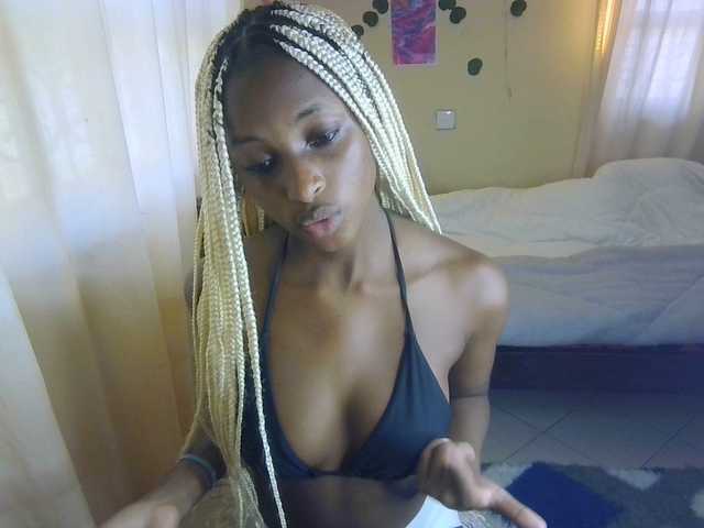 Ambrosiana live cam on BongaCams