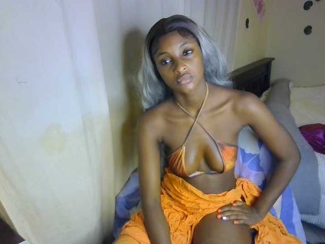 Ambrosiana live cam on BongaCams