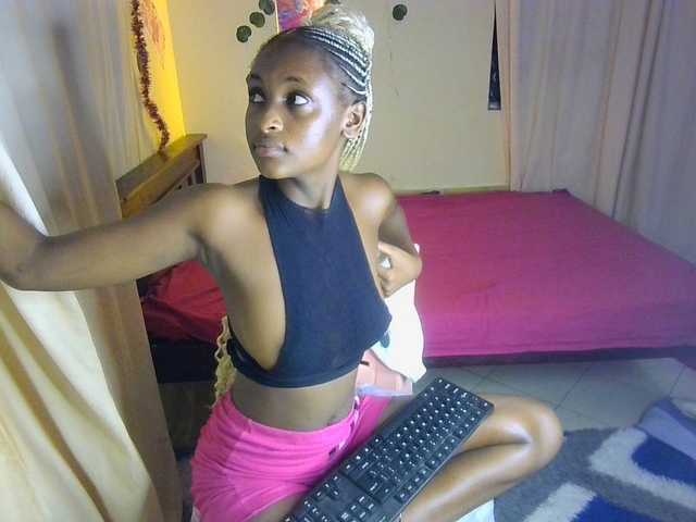 Ambrosiana live cam on BongaCams