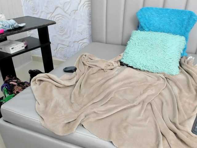 Amelia02 live cam on BongaCams