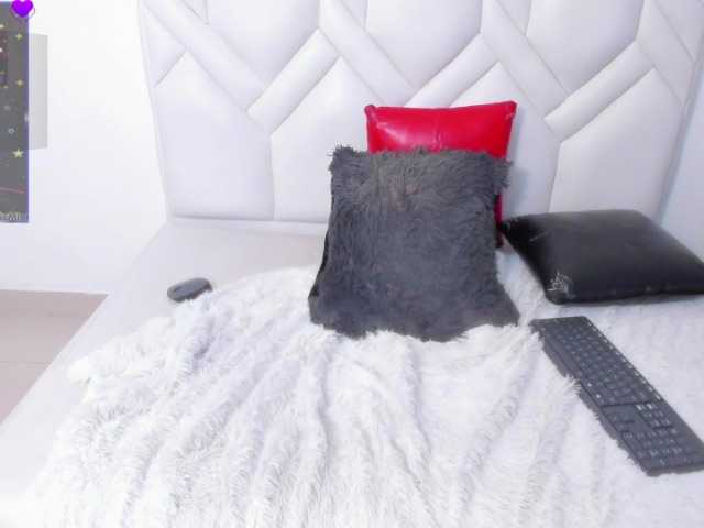 Amelia02 live cam on BongaCams