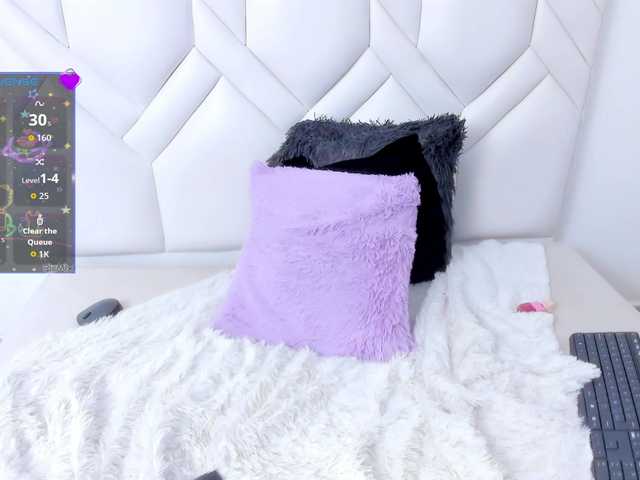 Amelia02 live cam on BongaCams