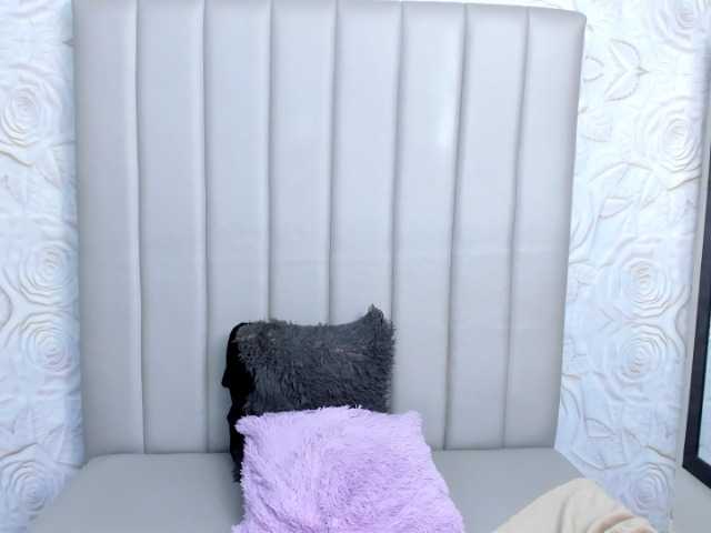 Amelia02 live cam on BongaCams