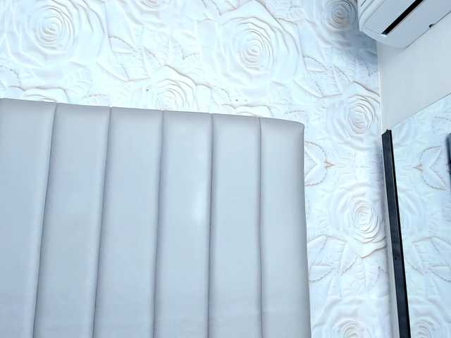 Amelia02 live cam on BongaCams