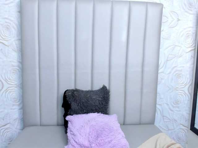 Amelia02 live cam on BongaCams