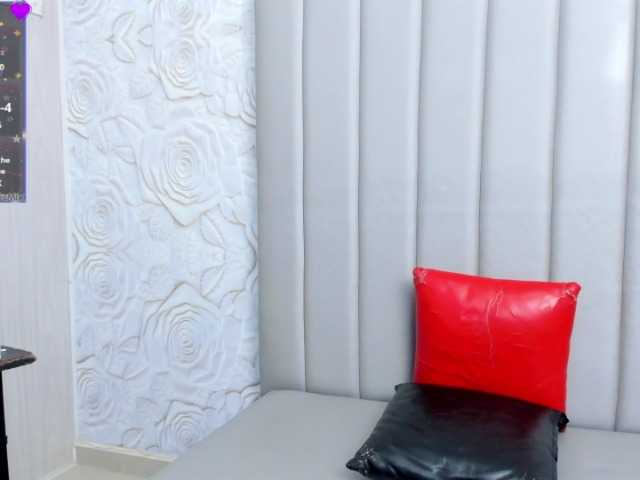 Amelia02 live cam on BongaCams