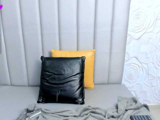 Amelia02 live cam on BongaCams