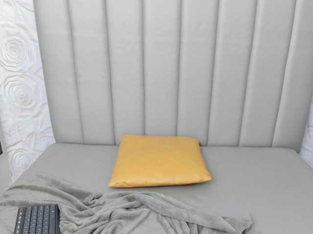 Amelia02 live cam on BongaCams