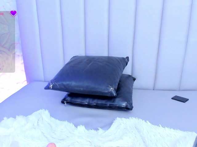 Amelia02 live cam on BongaCams