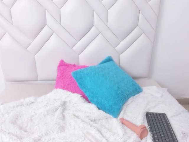 Amelia02 live cam on BongaCams