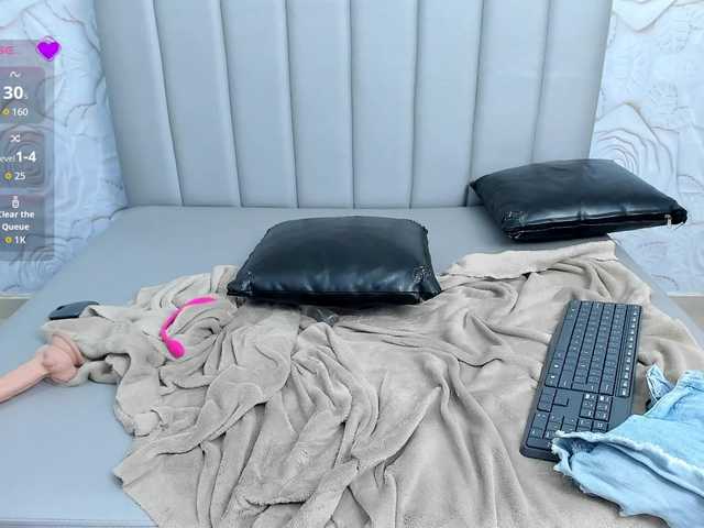 Amelia02 live cam on BongaCams
