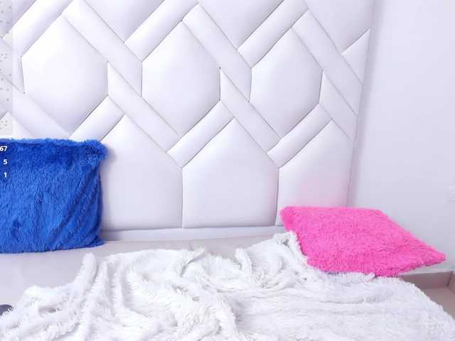 Amelia02 live cam on BongaCams