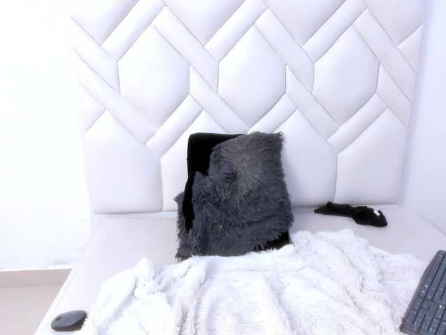 Amelia02 live cam on BongaCams