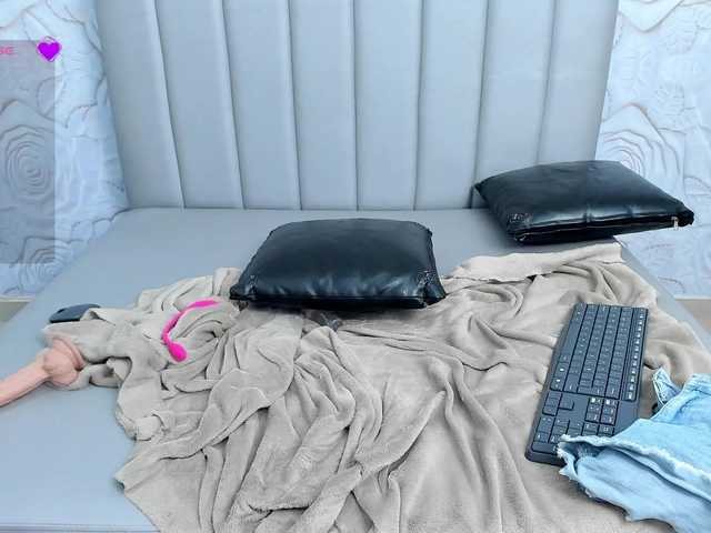 Amelia02 live cam on BongaCams