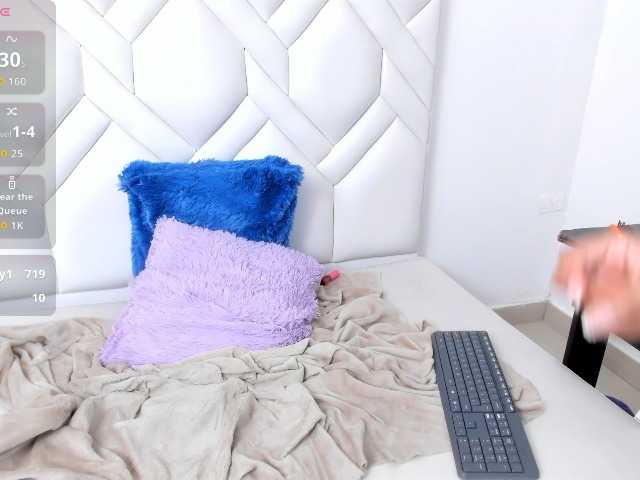 Amelia02 live cam on BongaCams