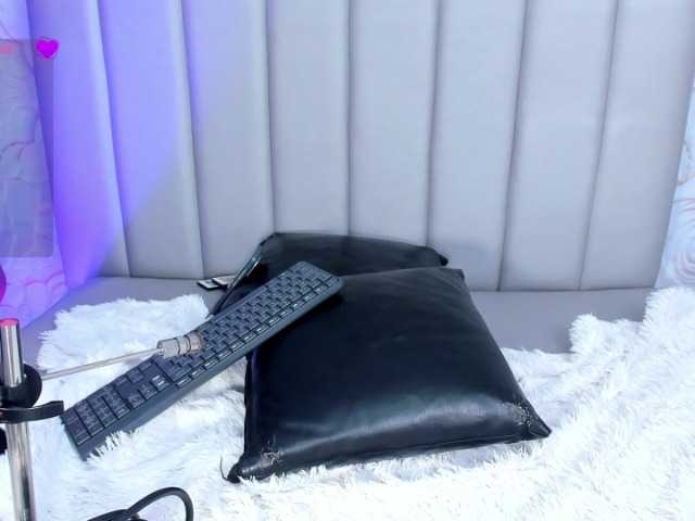 Amelia02 live cam on BongaCams