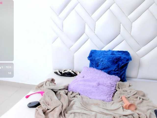 Amelia02 live cam on BongaCams