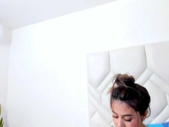 Amelia02 live cam on BongaCams