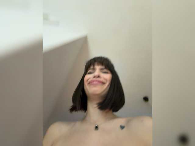 MyshkaNiks live cam