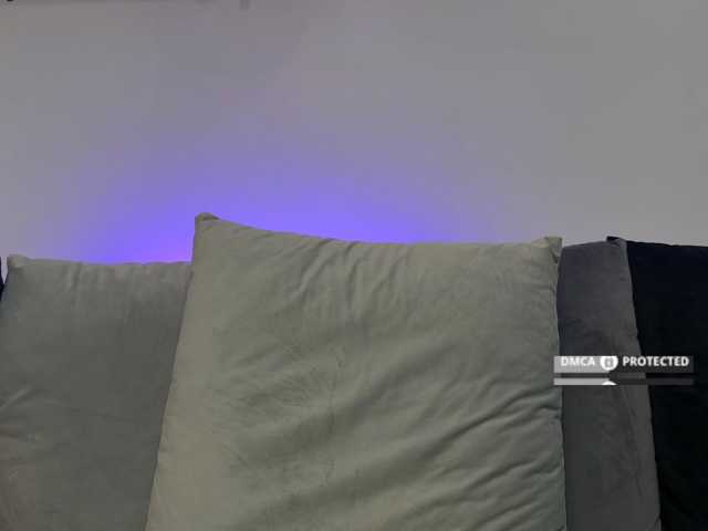 MyshkaNiks live cam