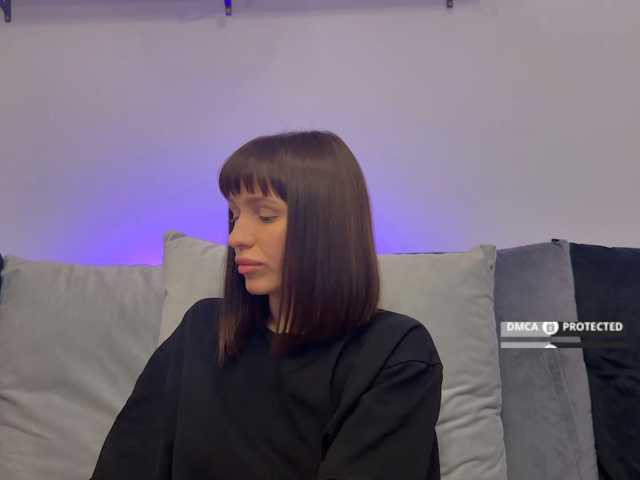 MyshkaNiks live cam