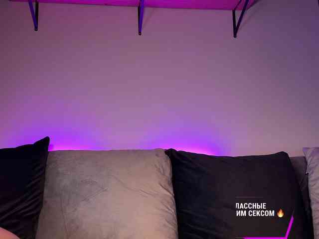 MyshkaNiks webcam
