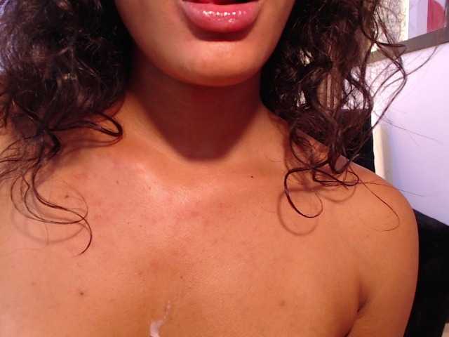 Nyxx-Velariia live cam on BongaCams