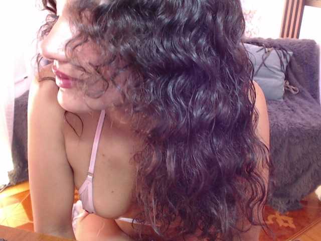 Nyxx-Velariia live cam on BongaCams
