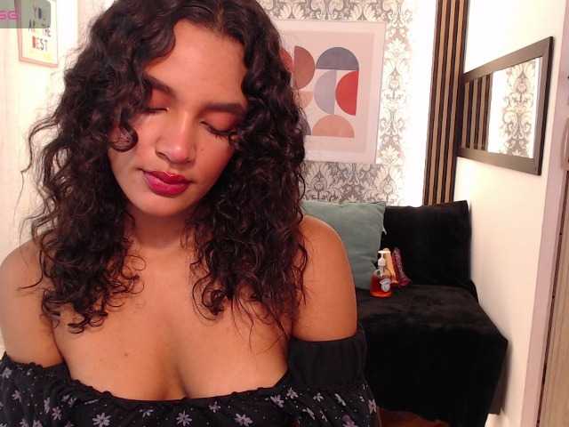 Nyxx-Velariia live cam on BongaCams