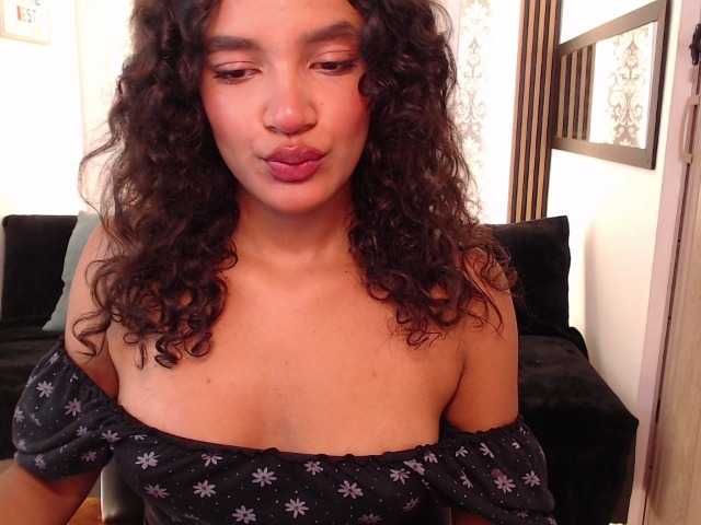 Nyxx-Velariia live cam on BongaCams