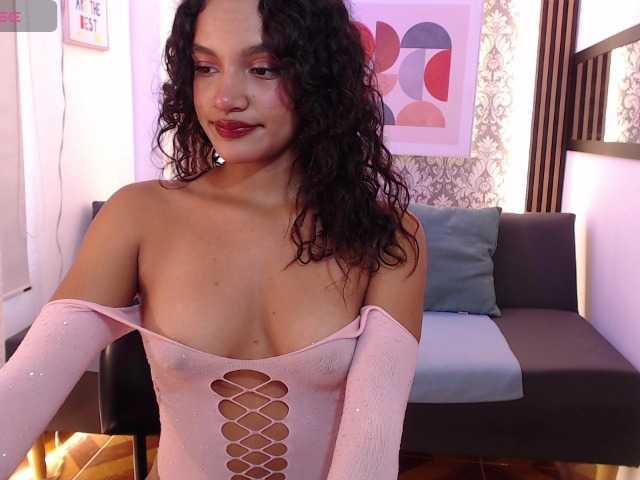 Nyxx-Velariia live cam on BongaCams