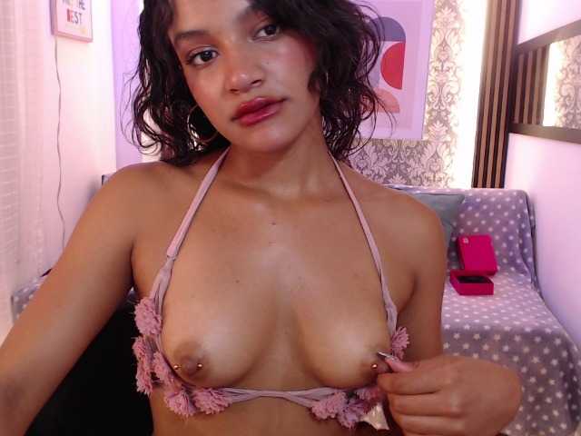Nyxx-Velariia live cam on BongaCams