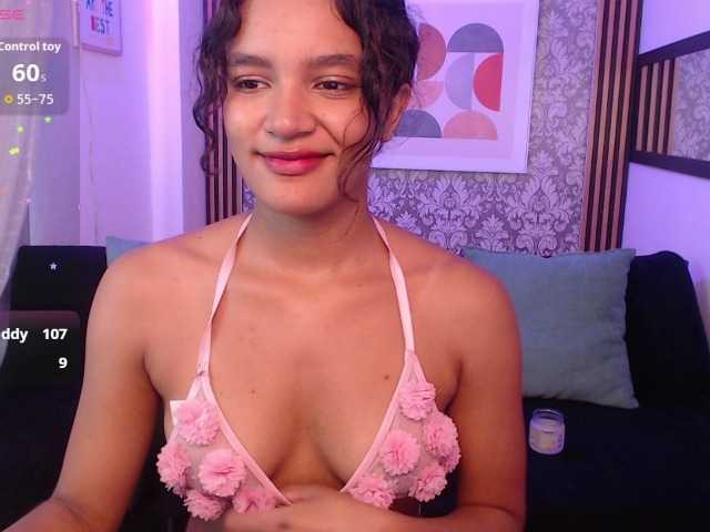 Nyxx-Velariia live cam on BongaCams