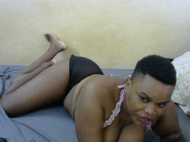 Nyarri live cam on BongaCams