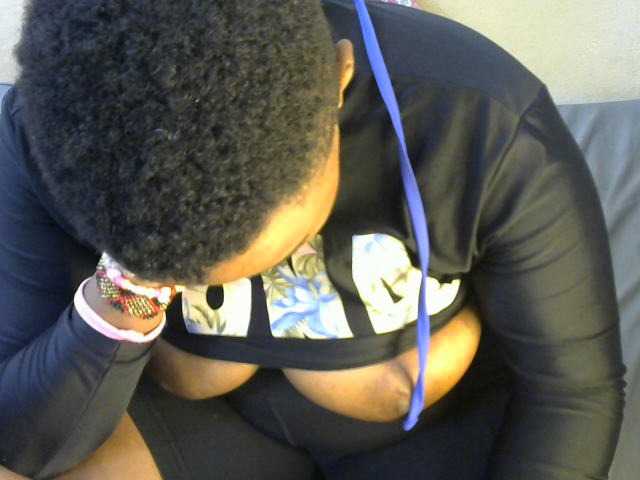 Nyarri live cam on BongaCams