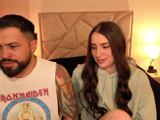 le modèle SweetSin-Couple est en webcam porno dans un show sur le site bongacams, il possède les tags suivants: Latino/Hispanic,Brunette,Shaved