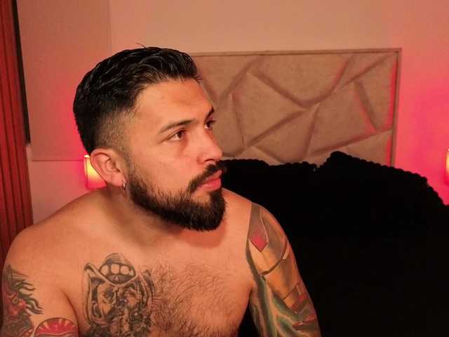 le modèle SweetSin-Couple est en webcam porno dans un show sur le site bongacams, il possède les tags suivants: Latino/Hispanic,Brunette,Shaved
