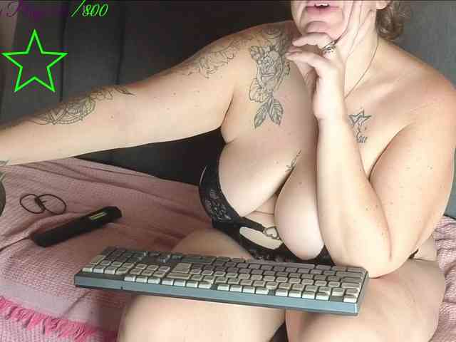 JadeStarUK webcam