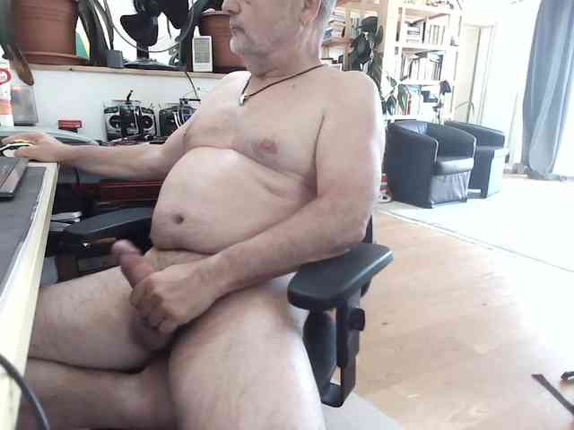 ChrisausED Live Webcam on BongaCams