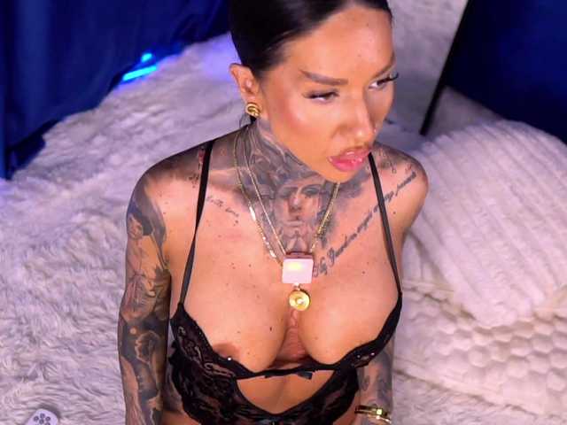 Sex chat gratuit in direct cu ScarletNoir pe BongaCams