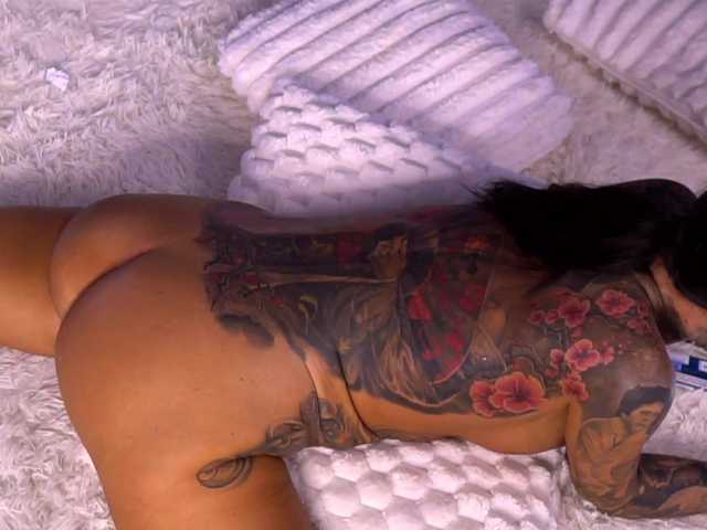 ScarletNoir live cam on BongaCams