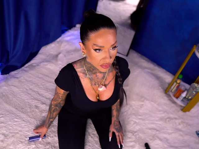 Sex chat gratuit in direct cu ScarletNoir pe BongaCams