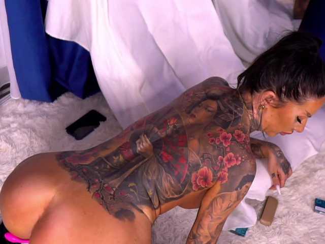 Sex chat gratuit in direct cu ScarletNoir pe BongaCams