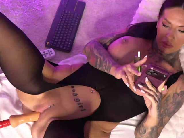 Sex chat gratuit in direct cu ScarletNoir pe BongaCams