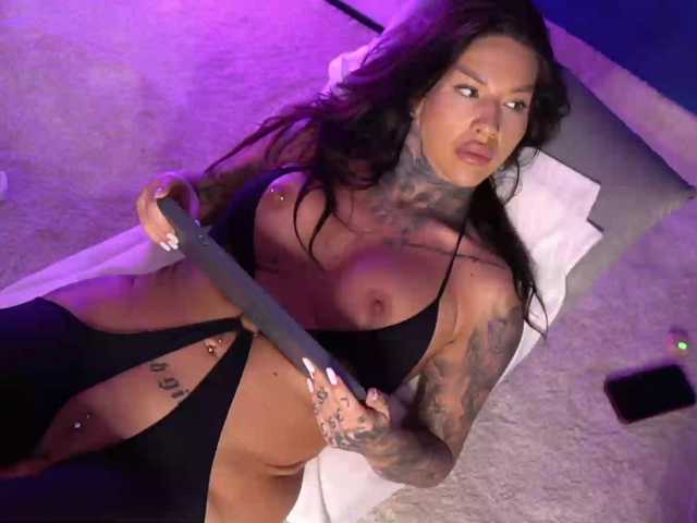 ScarletNoir live cam on BongaCams