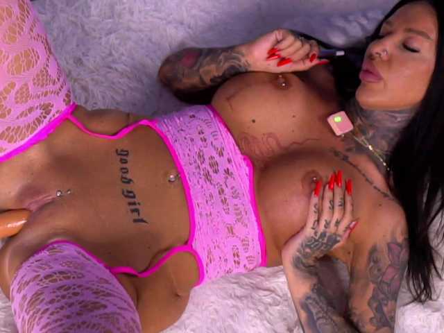 Sex chat gratuit in direct cu ScarletNoir pe BongaCams