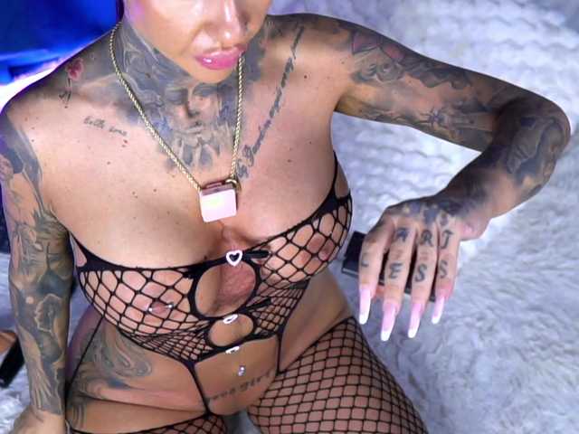 Sex chat gratuit in direct cu ScarletNoir pe BongaCams