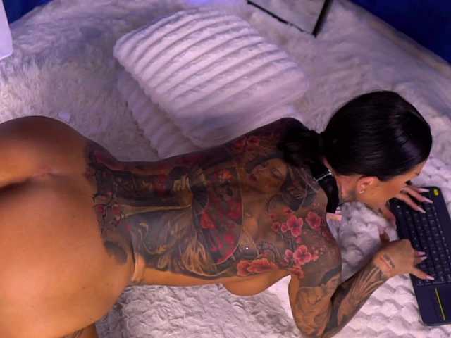 ScarletNoir live cam on BongaCams